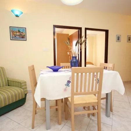 Apartment With A Parking Space Mali Losinj