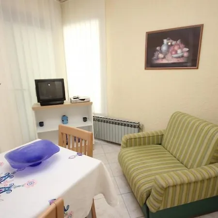 With A Parking Space Apartman Mali Losinj