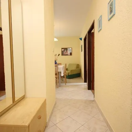 With A Parking Space Apartman Mali Losinj