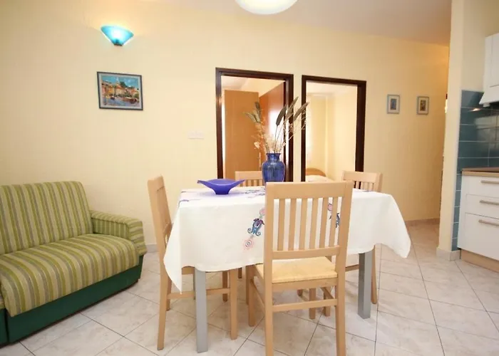 Appartement With A Parking Space Mali Lošinj