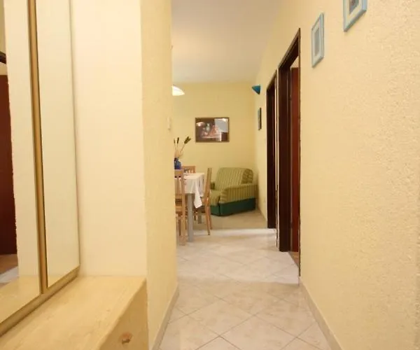 With A Parking Space Appartamento Mali Lošinj